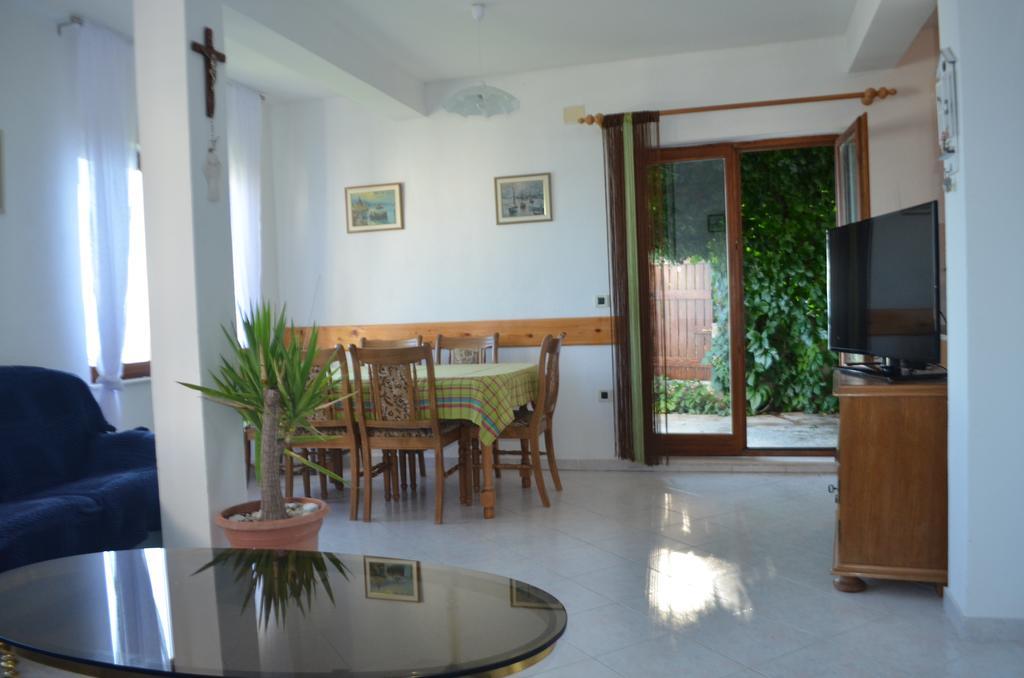 Holiday Villa In Омиш Экстерьер фото